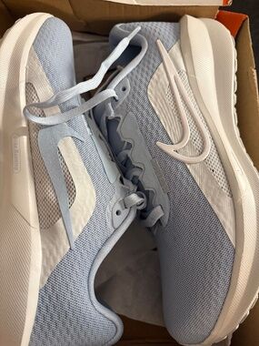 Nike Downshifter 13  Women’s Running Shoe size 7 .5